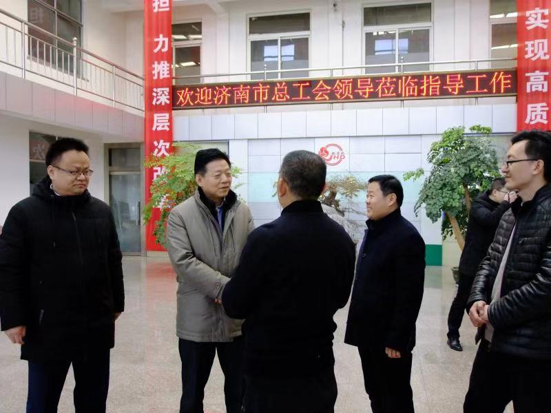 区工会副主席李爱国，欧宝网页版登录界面集团袁洪彬、孟祥利共同参加活动。